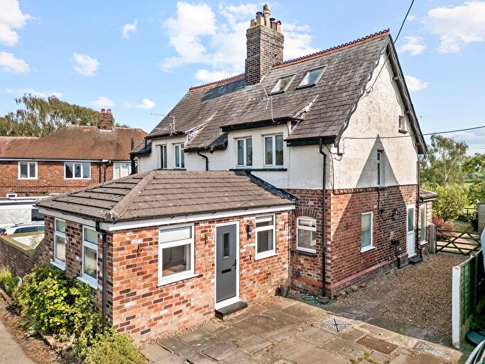 3 Bedroom Semi-Detached House For Sale In Cliff Lane, Grappenhall, WA4