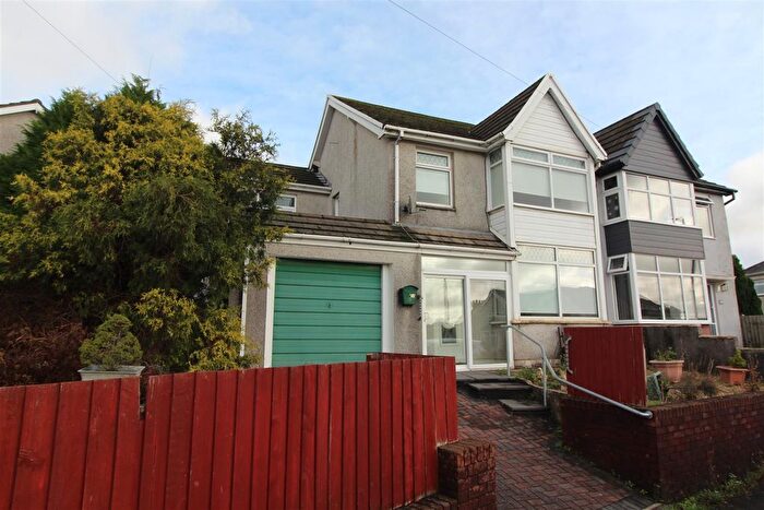 4 Bedroom Semi-Detached House For Sale In Bedwellty Road, Cefn Fforest, Blackwood, NP12