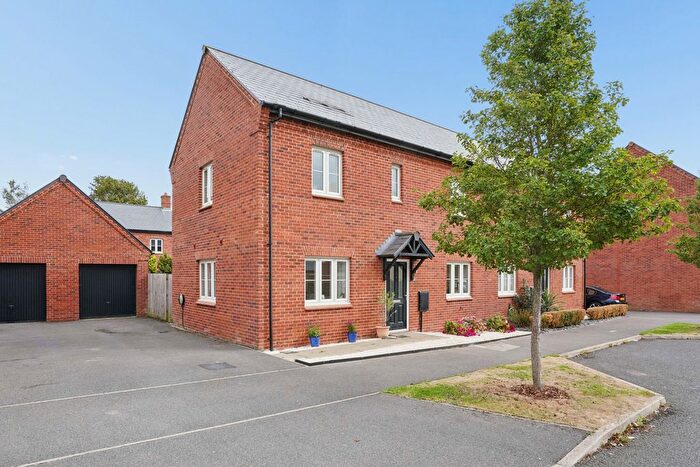 3 Bedroom Semi-Detached House For Sale In Wellington Road, Upper Heyford, OX25