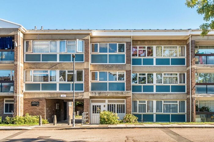 2 Bedroom Apartment For Sale In Kidbrooke Park Close, London, SE3