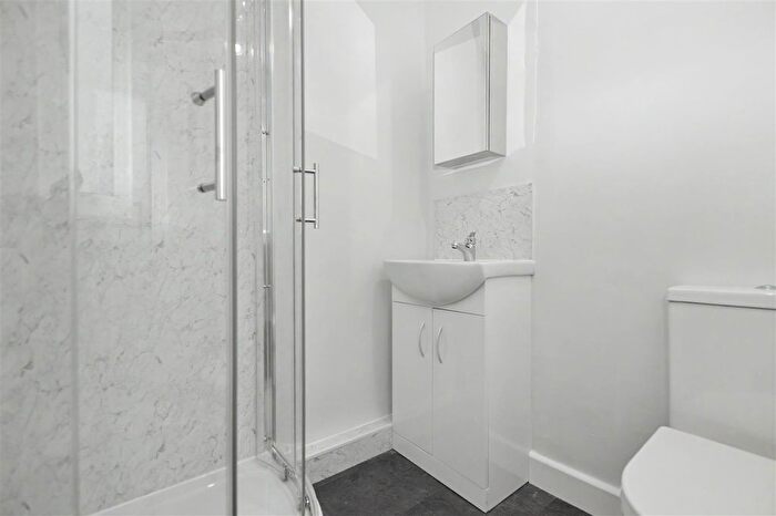 6 Bedroom Semi-Detached House To Rent In Savery Close, Norwich, NR5
