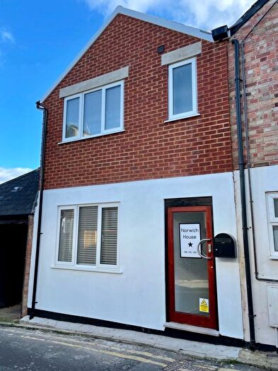 3 Bedroom Town House To Rent In Bournemouth, BH2