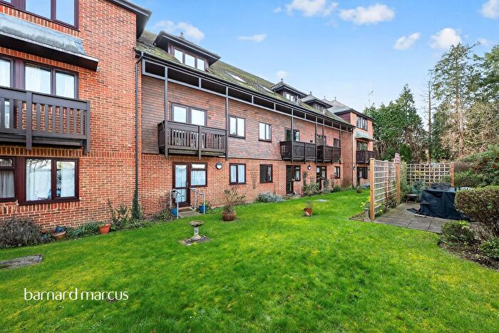 1 Bedroom Flat For Sale In South Street, Dorking, RH4