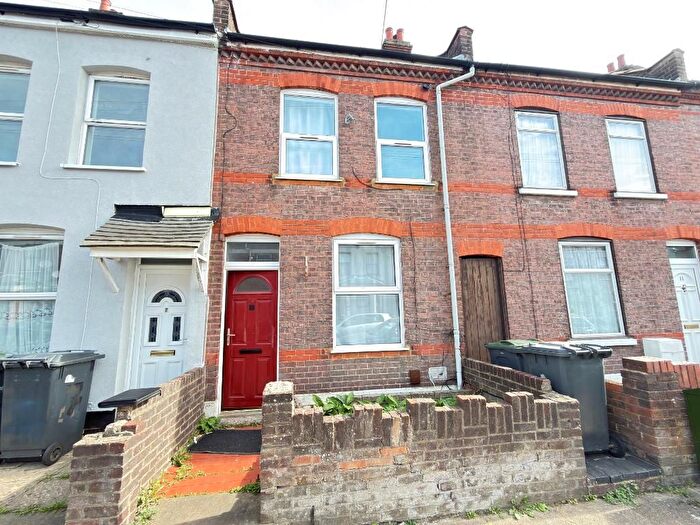 2 Bedroom Terraced House For Sale In Malvern Road, Dallow, Luton, Bedfordshire, LU1