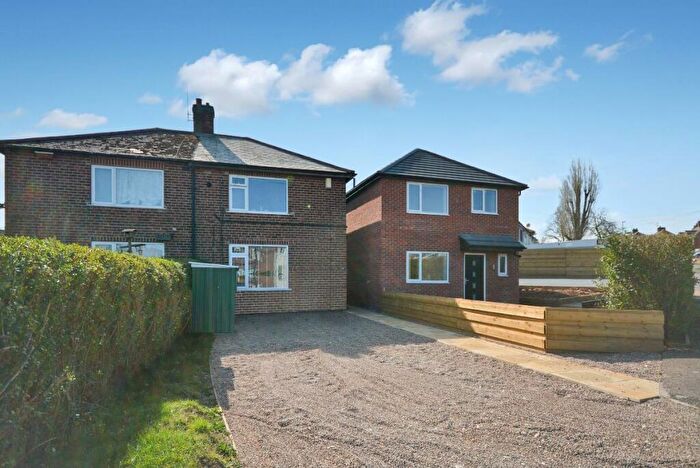 3 Bedroom Semi-Detached House For Sale In Beauvale Road, Hucknall, NG15