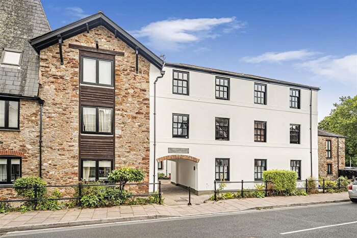 2 Bedroom Flat For Sale In The Malthouse, New Walk, Totnes, TQ9