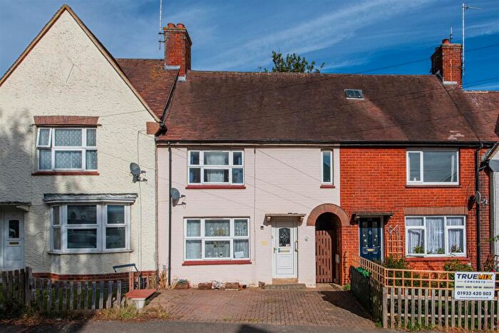 3 Bedroom Terraced House For Sale In Birchfield Road, Wellingborough, NN8