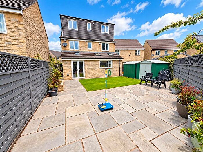 6 Bedroom Detached House For Sale In Yateholm Drive, Bradford, BD6