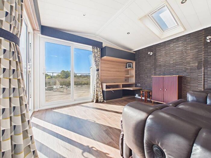 2 Bedroom Houseboat For Sale In Knight Road, Rochester, ME2