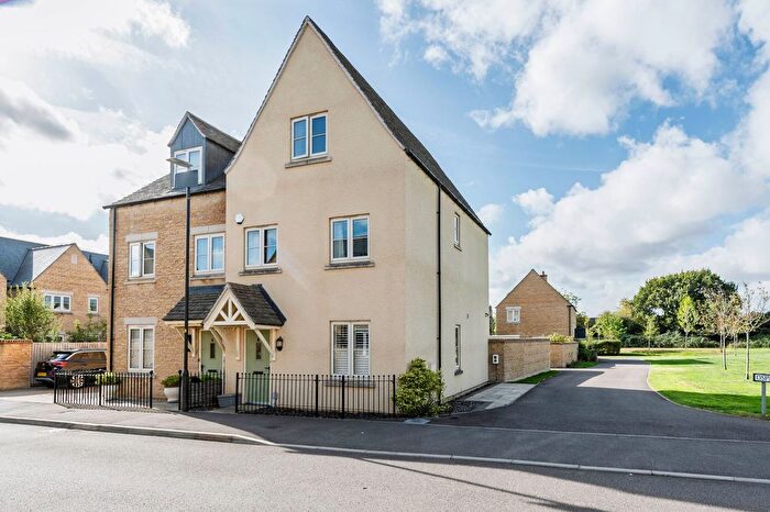 3 Bedroom Semi-Detached House For Sale In Skylark Road, Bourton-On-The-Water, GL54