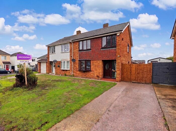 3 Bedroom Semi-Detached House For Sale In Tilbury Road, Rainham, ME8