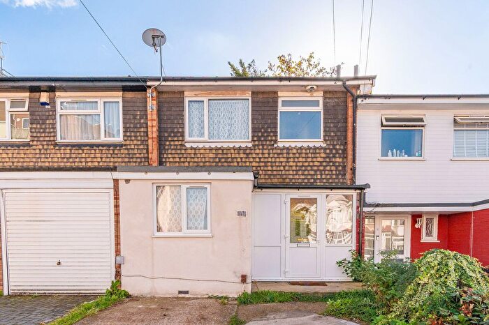 4 Bedroom Semi-Detached House To Rent In Midhurst Avenue, Croydon, CR0