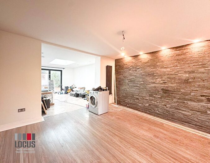 3 Bedroom Semi-Detached House To Rent In Dunholme Road, Edmonton, N9