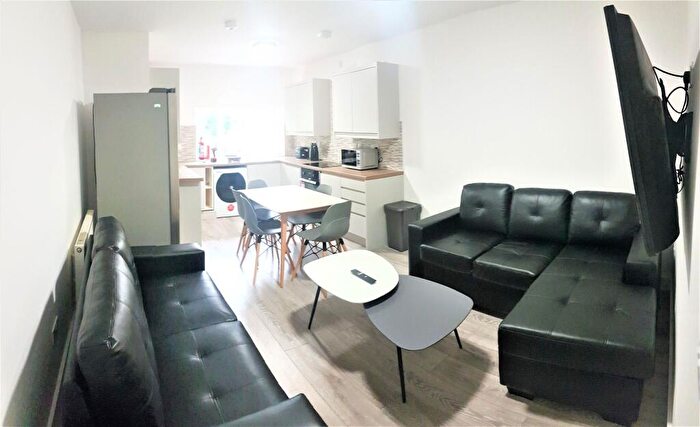 5 Bedroom Semi-Detached House To Rent In Egerton Road, Manchester, M14