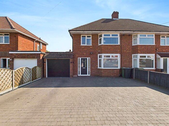 3 Bedroom Semi-Detached House For Sale In Innsworth Lane, Longlevens, Gloucester, GL2