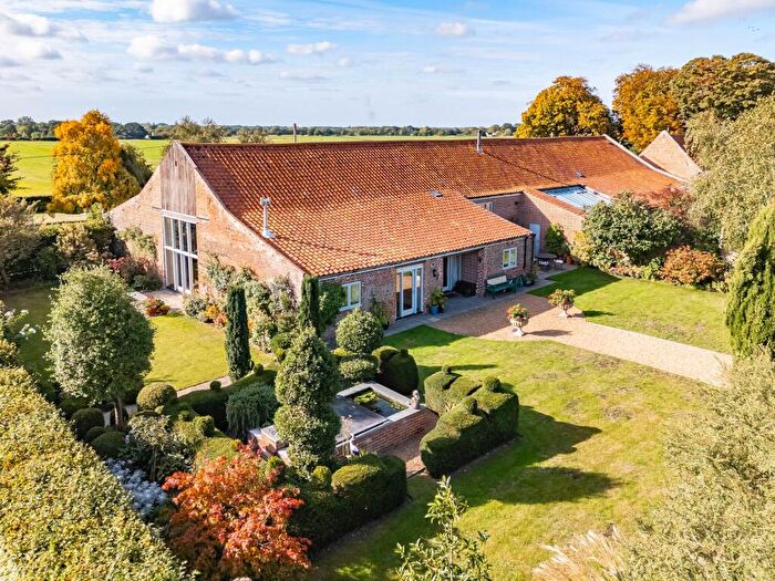 5 Bedroom Barn Conversion For Sale In Mill Road, Sutton, NR12