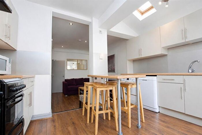 6 Bedroom House To Rent In Dawlish Road, Birmingham, B29