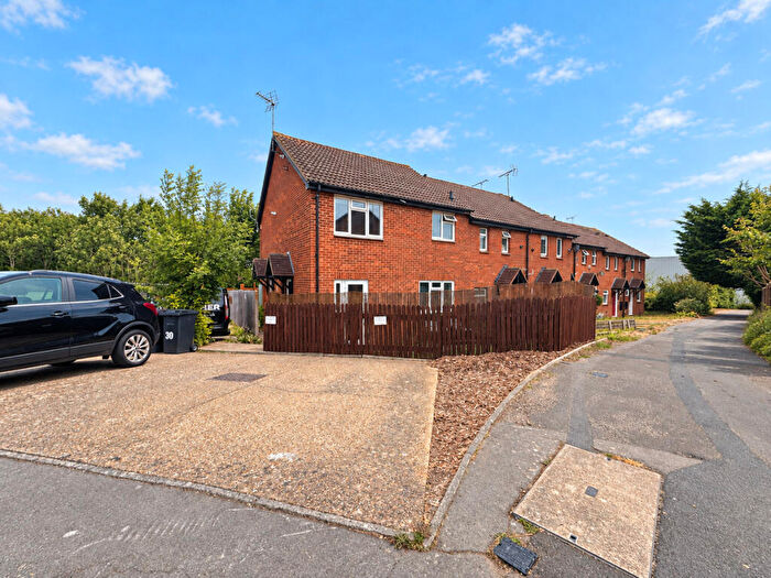 1 Bedroom End Of Terrace House For Sale In Woodstock Crescent, Hockley, SS5