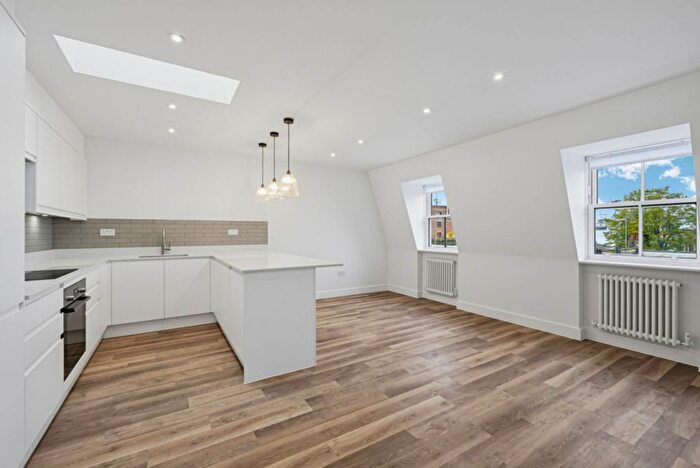 2 Bedroom Flat To Rent In York Way, London, N7
