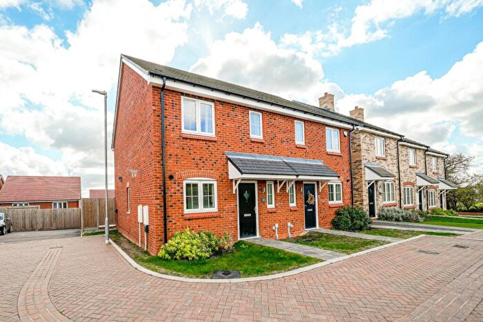3 Bedroom Semi-Detached House For Sale In Feanor Gardens, Leighton Buzzard, LU7