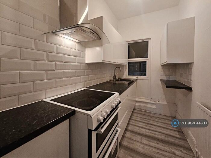 2 Bedroom Flat To Rent In London Road, Westcliff-On-Sea, SS0
