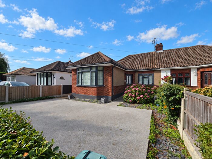 3 Bedroom Bungalow For Sale In Rayleigh Road, Thundersley, Benfleet, Essex, SS7