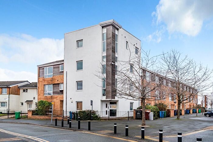 1 Bedroom Flat For Sale In Greengage, Grove Village, Manchester., M13