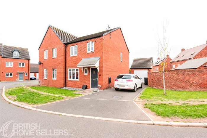 3 Bedroom Semi-Detached House For Sale In Farthington Drive, Nuneaton, Warwickshire, CV11