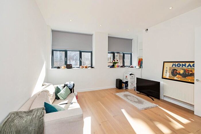 1 Bedroom Apartment To Rent In Manningtree Street, Aldgate, London, E1