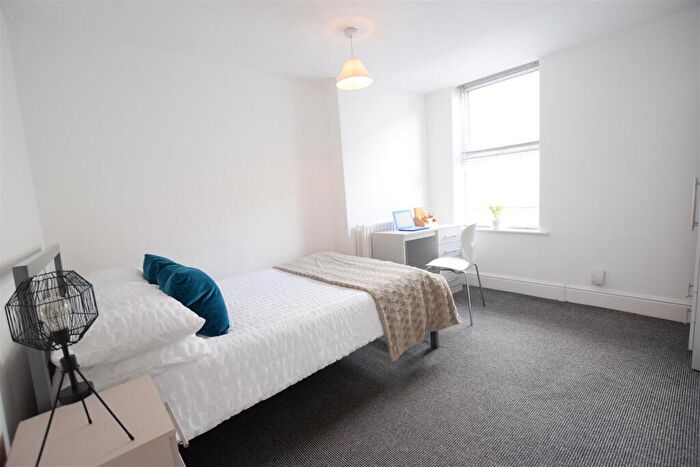 2 Bedroom Flat To Rent In / - Knight Place - Student House, LN5