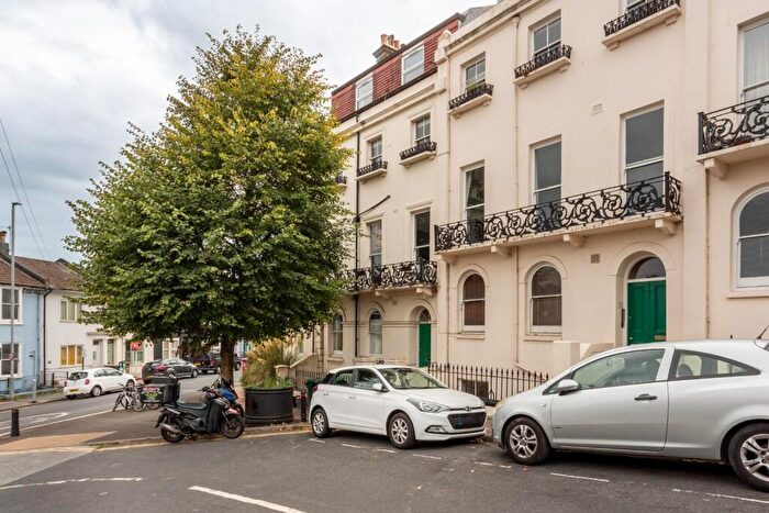 2 Bedroom Flat For Sale In Roundhill Crescent, Brighton, BN2