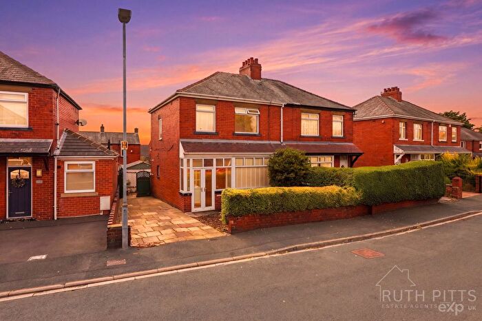 3 Bedroom Semi-Detached House For Sale In Coniston Road, Dewsbury, WF12