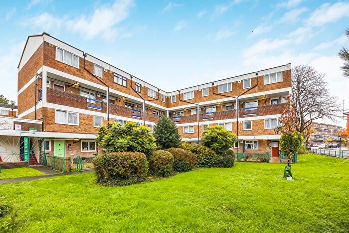 3 Bedroom Flat For Sale In Daubeney Road, London, Clapton, Hackney, E5