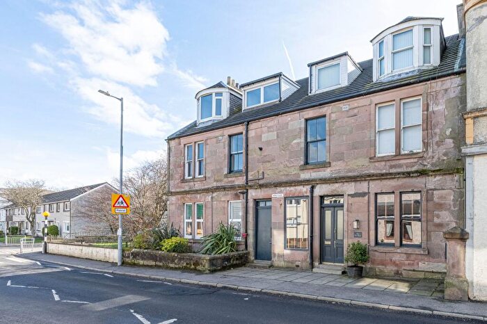 2 Bedroom Flat To Rent In Main Street, Inverkip, PA16