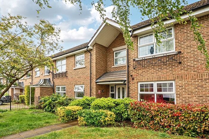2 Bedroom Flat To Rent In Lancaster Road, New Barnet, Barnet, EN4