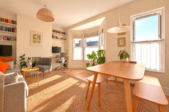 1 Bedroom Flat For Sale In Markhouse Road, Walthamstow, London, E17