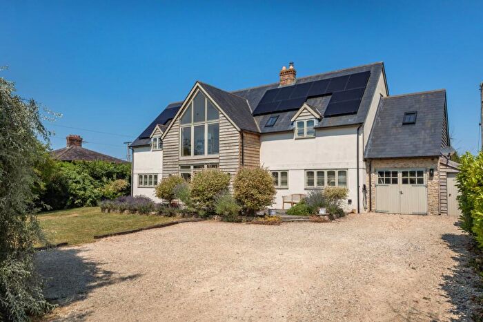 5 Bedroom Detached House For Sale In Bay Road, Gillingham, Dorset, SP8