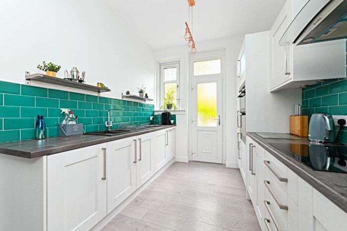 3 Bedroom Flat For Sale In Queensferry Road, Craigleith, Edinburgh, EH4