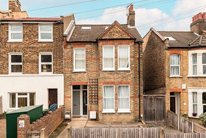 2 Bedroom Flat To Rent In Faversham Road, Faversham Road, SE6