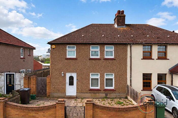5 Bedroom Semi-Detached House For Sale In Lytton Road, Chadwelll St Mary, RM16