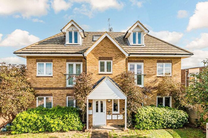 2 Bedroom Flat For Sale In Peregrine Road, Sunbury-On-Thames, TW16