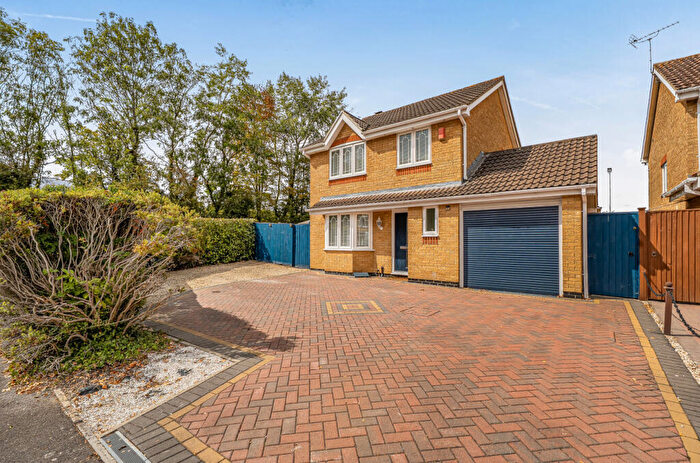 3 Bedroom Detached House For Sale In Loveridge Close, Swindon, Wiltshire, SN2