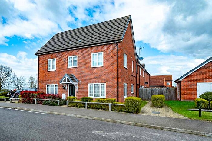 2 Bedroom Flat For Sale In Evans Croft, Shortstown, Bedford, MK42