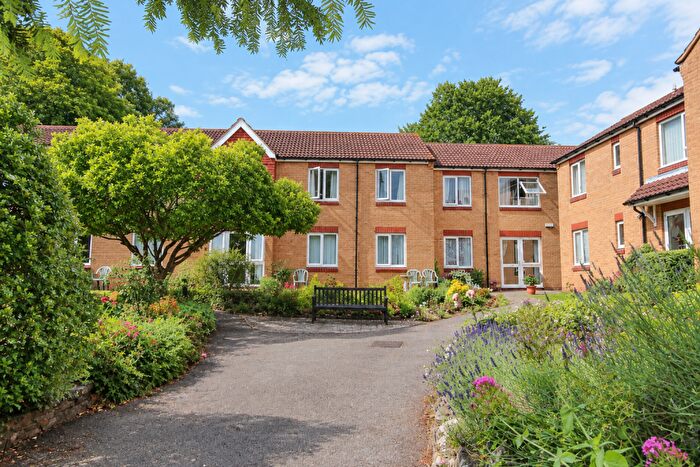 2 Bedroom Flat For Sale In School Road, Wrington, BS40