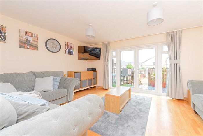 4 Bedroom Town House For Sale In Creek Mill Way, Dartford, Kent, DA1