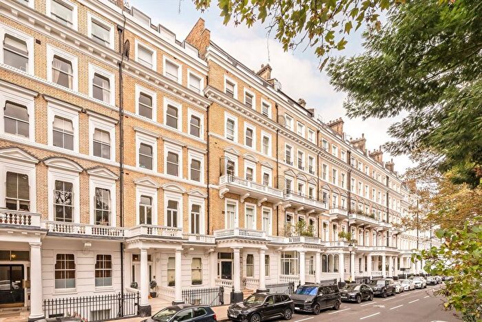 3 Bedroom Flat To Rent In Queen's Gate Gardens, South Kensington, SW7