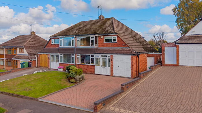 3 Bedroom Semi-Detached House For Sale In Sandhurst Avenue, Pedmore, Stourbridge, DY9