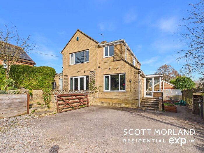 4 Bedroom Detached House For Sale In Old Kempshott Lane, Basingstoke, RG22