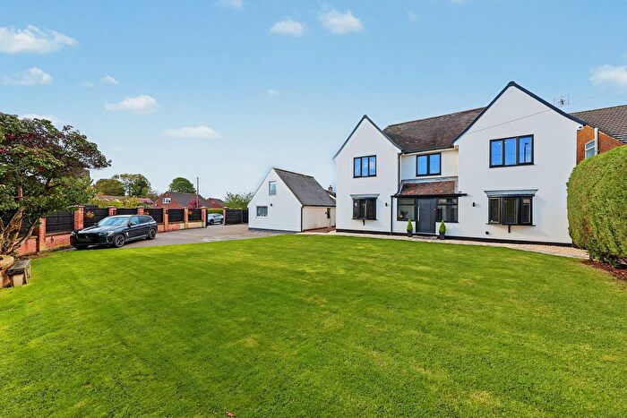 4 Bedroom Detached House For Sale In St. Lawrence Road, North Wingfield, Chesterfield, S42