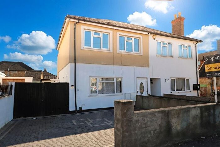 3 Bedroom Maisonette For Sale In Pole Hill Road, Uxbridge, UB10